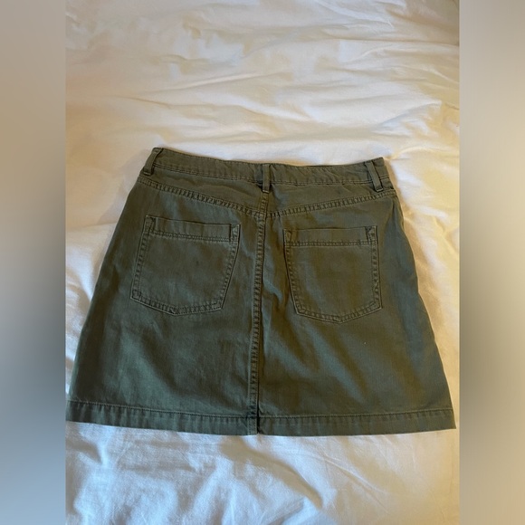 H&M Army Green Skirt (size 6) - Picture 2 of 4